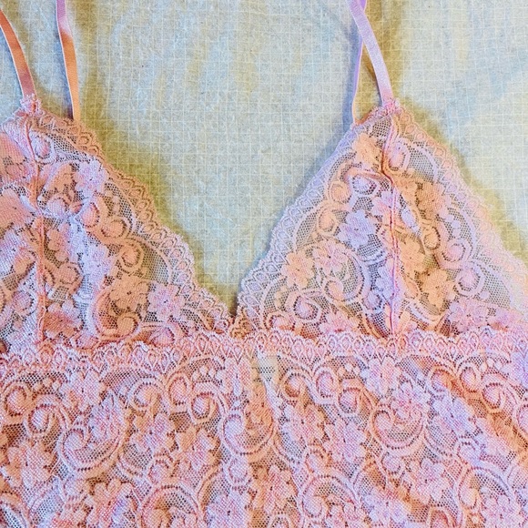 Pink lace bralette - Picture 4 of 5